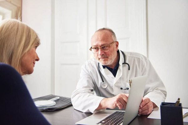 medic-explaining-diagnosis-to-woman